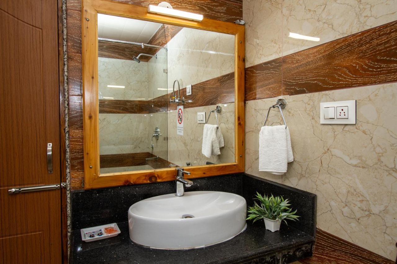 Hotel Vaibhav Regency Manāli Zewnętrze zdjęcie